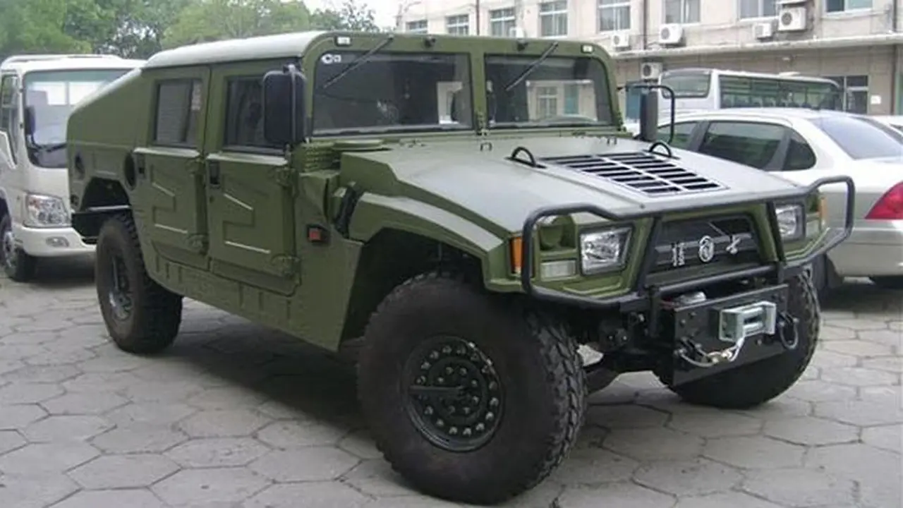 Milite China Gunakan Ranpur Tiruan Humvee