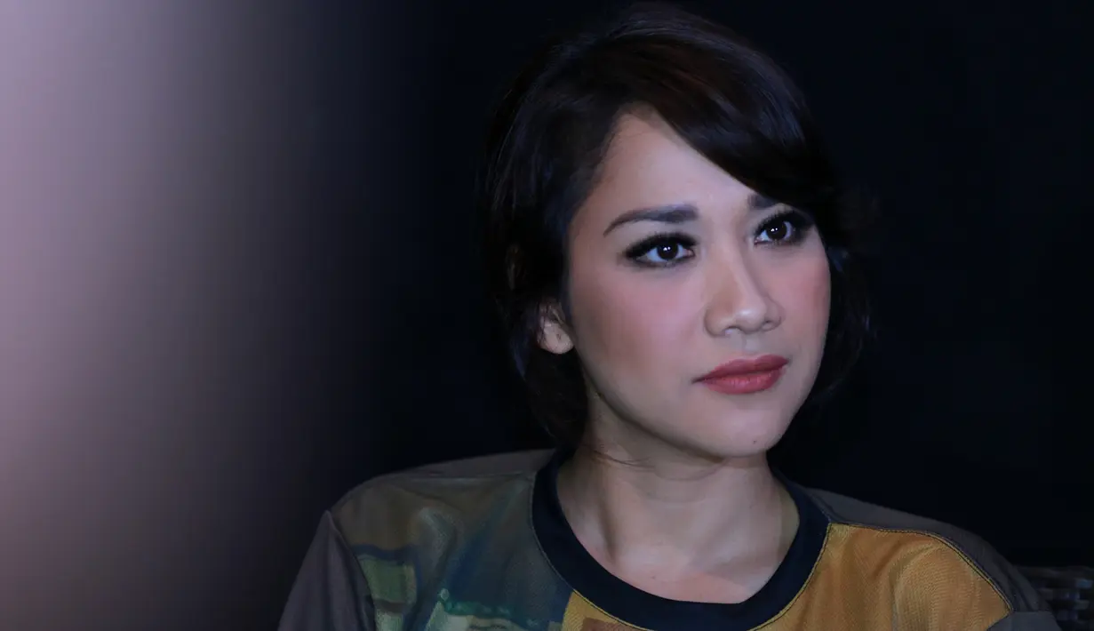 Ia juga sempat ragu bermain dalam film bergenre komedi. Pasalnya, ia tidak memiliki dasar komedi. Tapi saat membaca skripnya, BCL ketawa sampai guling-guling. (Adrian Putra/Bintang.com)