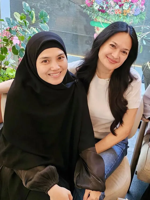 Ini respon Donna Harun saat diminta jaga cucu. (credit:instagram.com/donnaharunofficial)