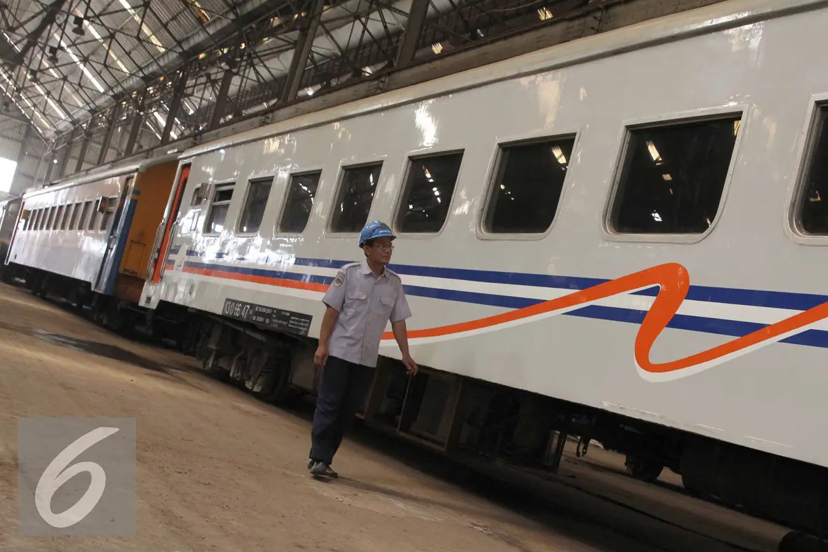 20150701-Perbaikan Gerbong Kereta Api-Jakarta