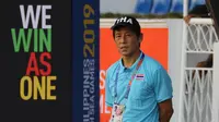 Pelatih Thailand U-22, Akira Nishino, memberikan instruksi saat melawan Timnas Indonesia U-22 pada laga SEA Games 2019 di Stadion Rizal Memorial, Manila, Selasa (26/11). Indonesia menang 2-0 atas Thailand. (Bola.com/M Iqbal Ichsan)