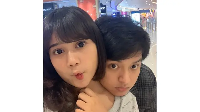 Kembali Duet, Ini 7 Potret Akrabnya Brisia Jodie dan Arsy Widianto