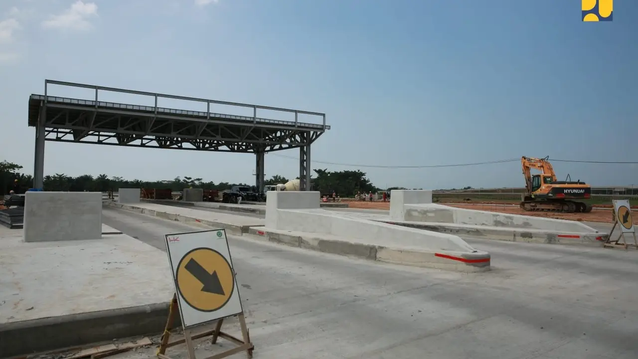 Jalan Tol Kuala Tanjung - Tebing Tinggi - Parapat di Sumatera Utara