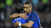 Dua gelandang tim nasional Prancis, Dimitri Payet dan N'Golo Kante. (AFP/Franck Fife)