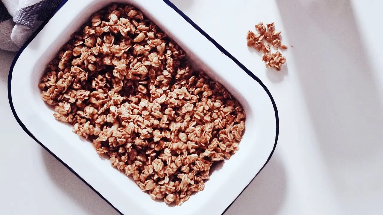 Wajah Cerah Alami dengan Scrub dari Oatmeal dan Kopi