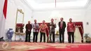 Hanura Wiranto (ketiga kanan) bersama Presiden Jokowi dan Ketum PAN Zulkifli Hasan memberi keterangan di Istana Negara, Jakarta, Rabu (2/9/2015). PAN menyatakan resmi bergabung dengan koalisi partai pendukung pemerintah. (Liputan6.com/Faizal Fanani)