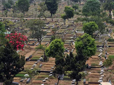 Area pemakaman di Tempat Pemakaman Umum Karet Bivak, Jakarta Selatan, Senin (13/10/14). (Liputan6.com/Johan Tallo) 