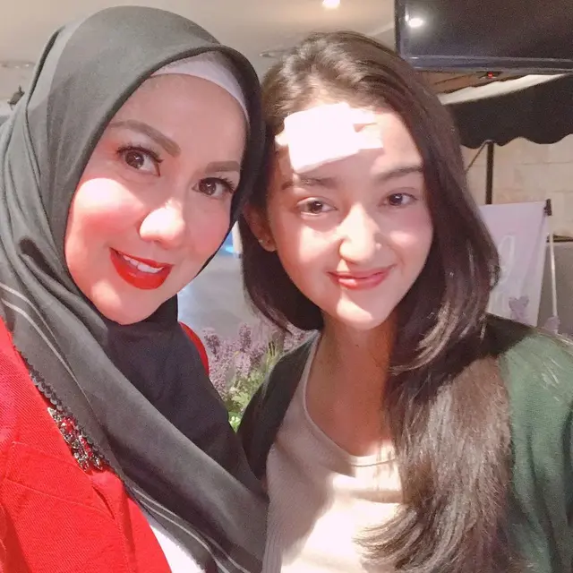 6 Potret Kebersamaan Ranty Maria dan Venna Melinda, Bak Anak Kandung