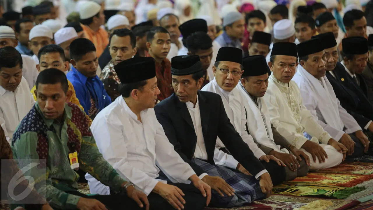 Presiden Jokowi Salat Tarawih Pertama di Masjid Istiqlal