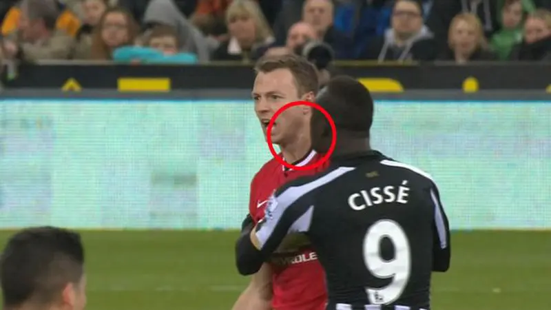 Jonny Evans vs Papiss Cisse