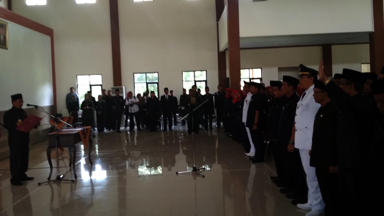 Pejabat daerah menolak dilantik