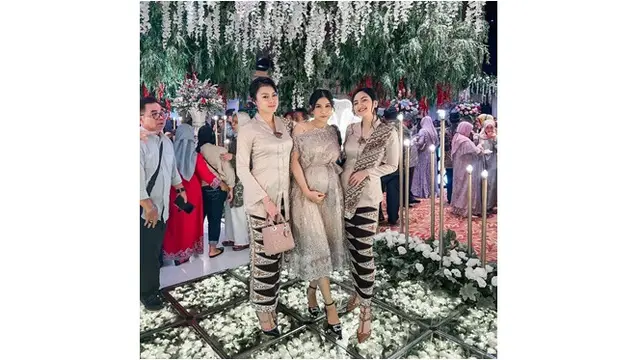 Manggung Bareng Cherrybelle, Ini 6 Potret Novi Herlina yang Hamil Anak Pertama