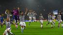 Selebrasi kemenangan para pemain Juventus. (EPA/Maja Hitij)