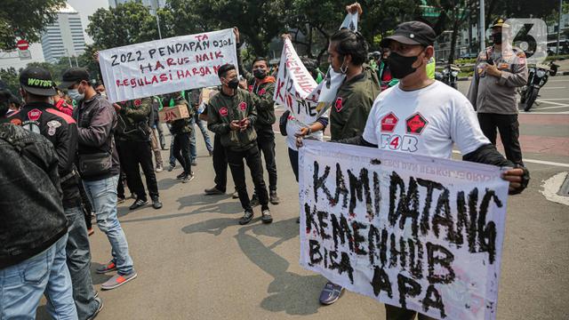 FOTO: Aksi Pengemudi Ojek Online Tuntut Kenaikan Tarif