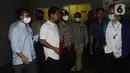 Mantan Ketua Umum PPP Muhammad Romahurmuziy atau Romy keluar dari Rumah Tahanan KPK di Jakarta, Rabu (29/4/2020). Romy bebas sesuai dengan vonis Pengadilan Tinggi DKI Jakarta yang menjatuhkan hukuman 1 tahun penjara, sementara KPK masih melakukan kasasi di Mahkamah Agung. (merdeka.com/Dwi Narwoko)