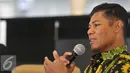 Ketua PPATK M Yusuf (kiri) menyimak pertanyaan terkait penghapusan Indonesia dari status Grey Area di Jakarta, (26/6/2015). Penghapusan ini merupakan komitmen pencegahan dan pemberantasan tindak pidana pendanaan terorisme. (Liputan6.com/Herman Zakharia)