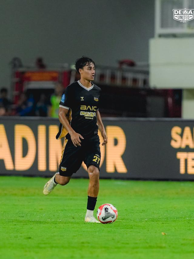 Dewa United vs Semen Padang