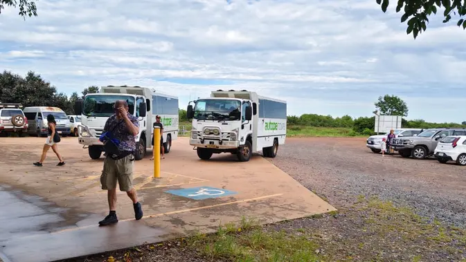 <p>Para turis yang akan menyaksikan aksi buaya di Adelaide River, Darwin, Australia. (Liputan6.com/Muhammad Ali)</p>
