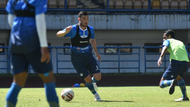 Farshad Noor, Gelandang Persib Asal Belanda yang Merasakan ...