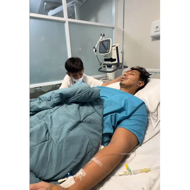 6 Potret King Faaz Selawatin Sonny Septian di Ruang ICU,