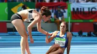 Atlet lari jatuh. Foto: Ian Walton/Getty Images