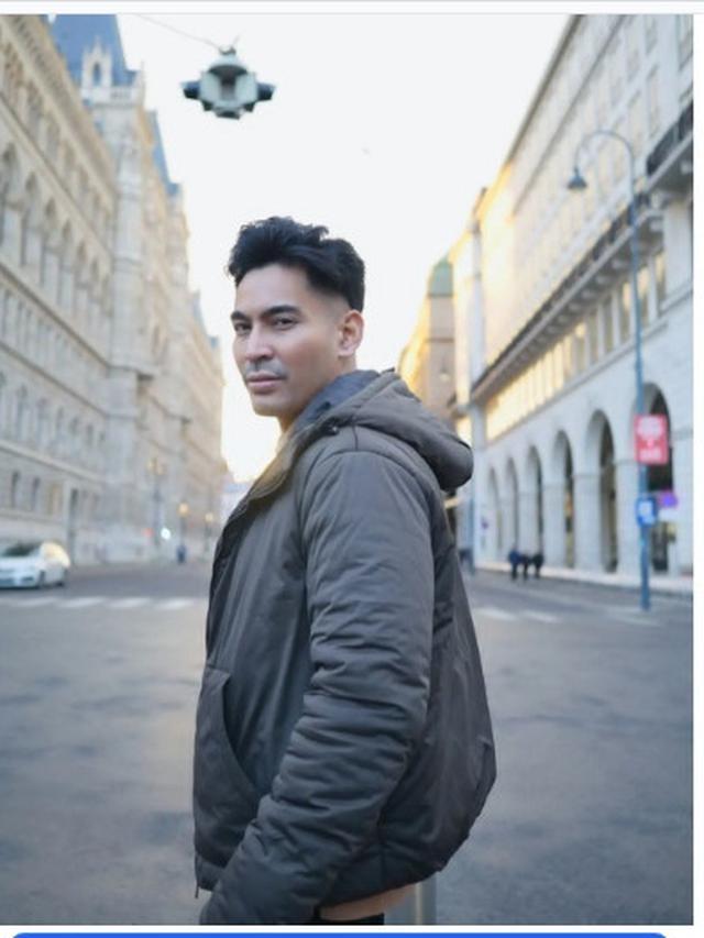 Robby Purba liburan di Austria dan Swiss, pertama kali lihat hujan salju (Foto: Instagram robbypurba)