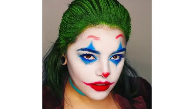 Terinspirasi dari Film Horor, 7 Makeup Wanita Ini Terlihat Nyata