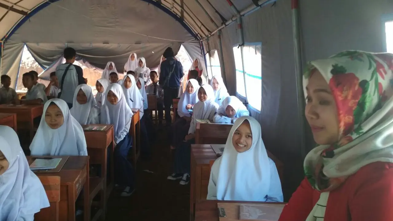 Kelas Baru Pengganti Tenda Darurat bagi Siswa SMA 30 Garut 