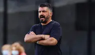 Pelatih Napoli, Gattuso Gennaro menyaksikan pemainnya bertanding melawan Atalanta pada pertandingan lanjutan Liga Serie A Italia di Stadion Bergamo, Italia (2/7/2020). Atalanta menang 2-0 atas Napoli. (Giuseppe Zanardelli/LaPresse via AP)