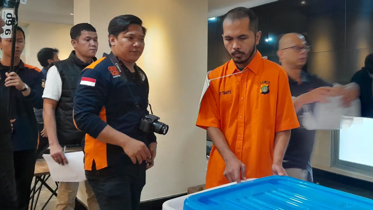 Ecky alias MEL, Tersangka Pembunuh Disertai Mutilasi Terhadap Angela Menjalani Rekonstruksi