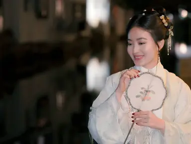 Dalam liburannya ke China, Natasha Wilona mengunjungi berbagai tempat seru yang berada di Shanghai. Shanghai sendiri merupakan wilayah dari China yang sangat terkenal di dunia. Selain bersama ibunda, dalam liburannya ke Shanghai ia turut bersama kerabat lainnya. (Liputan6.com/IG/@natashawilona12)