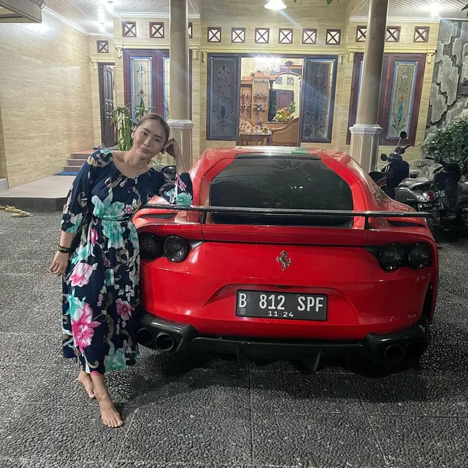 Inul Daratista di kediamannya di kampung halaman (Instagram/inul.d)