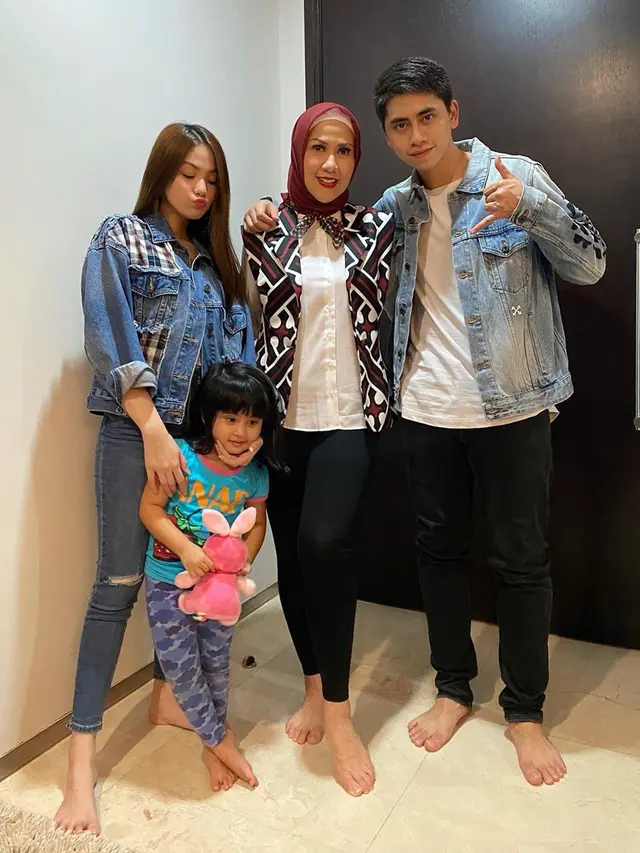 Potret Kedekatan Athalla Naufal dan Vania Athabina. (Sumber: Instagram/athallanaufal7)