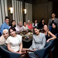 Lihat di sini gaya geng cendol kumpul bareng. [@zakiasungkar15//@ririnekawati].