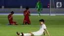 Pemain Timnas Indonesia, Osvaldo Haay dan Sani Rizky, berdoa usai melawan Timnas Laos dalam pertandingan Grup B SEA Games 2019 di Stadion City of Imus Grandstand, Filipina, Kamis (5/12/2019). Timnas U-22 Indonesia berhasil melaju semifinal setelah mengalahkan Laos 4-0. (Bola.com/M Iqbal Ichsan)