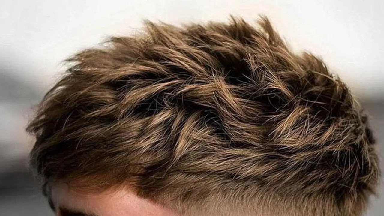 10 Model Potongan Rambut Pria yang Bikin Penampilan Makin Ganteng di Tahun 2024