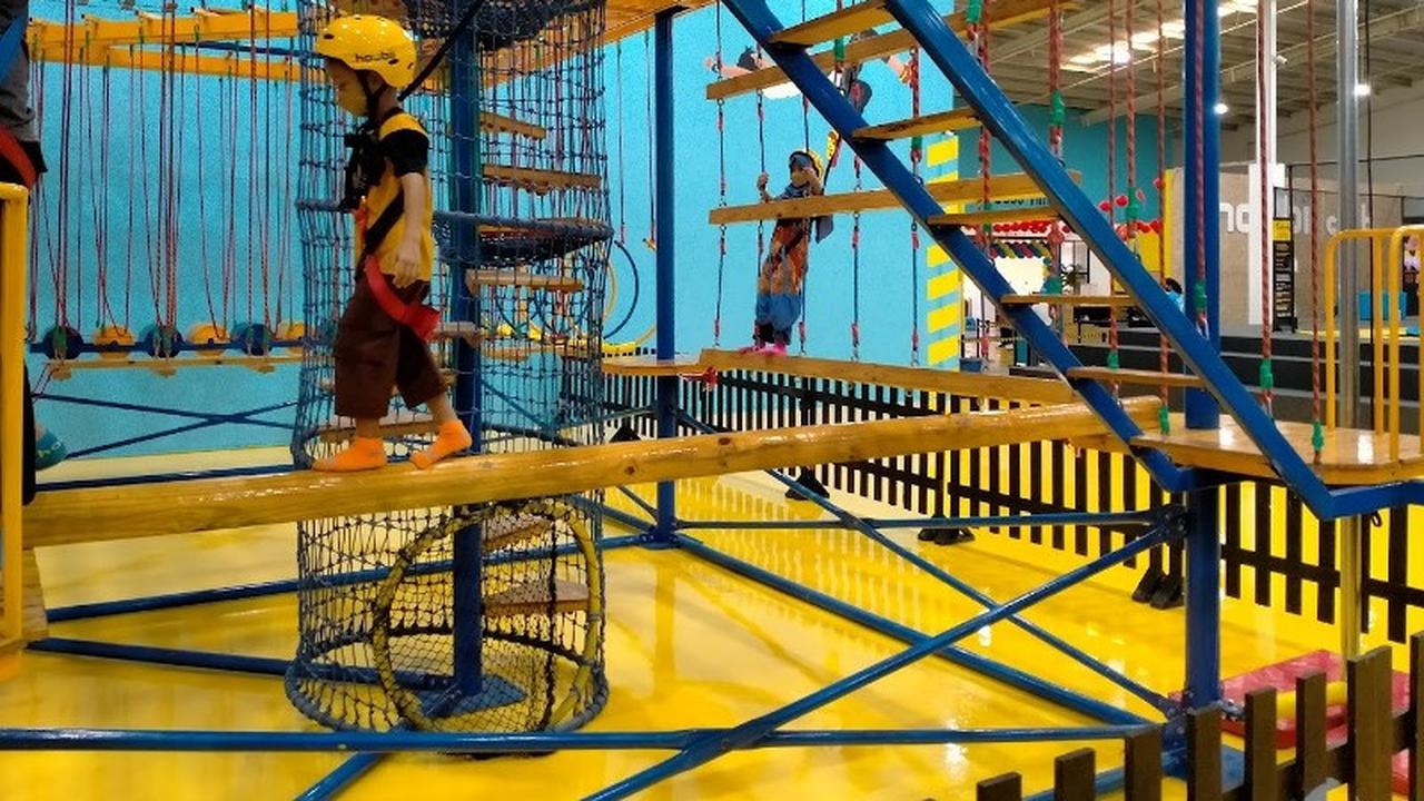 Bermain, Melompat dan Mengekspresikan Diri di Wahana Trampolin Terbesar di Bogor