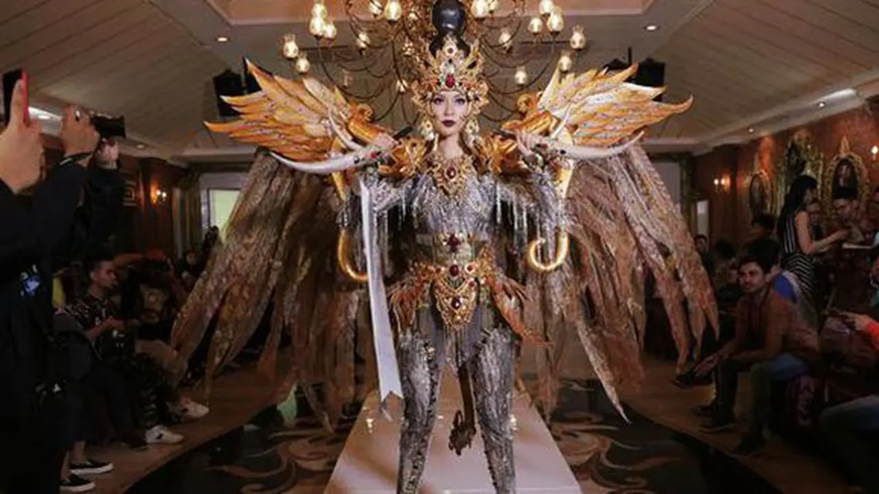 Karina Nadila dan national costume Indonesia/copyright: KapanLagi.com
