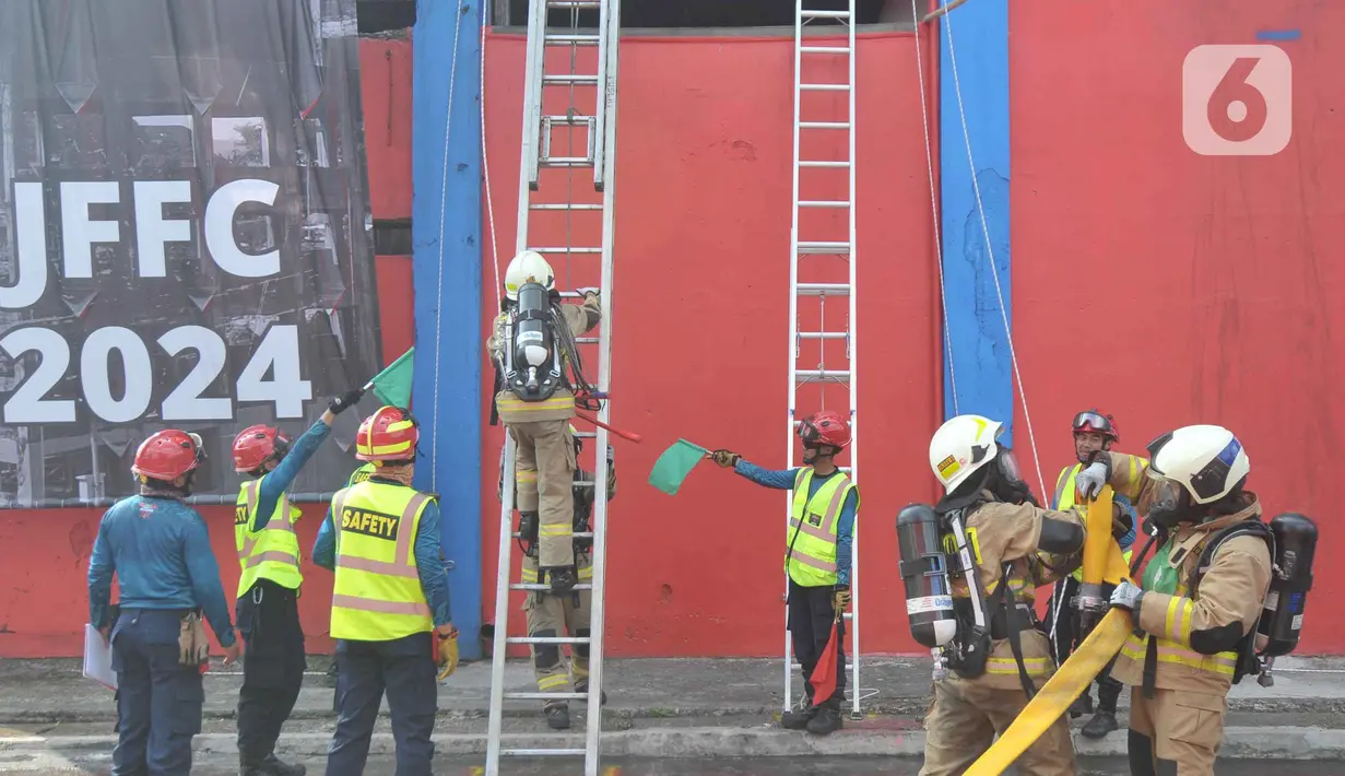 Hose laying dilombakan untuk melihat pembinaan personel, keterampilan, dan ketahanan fisik di setiap sektor. (merdeka.com/Imam Buhori)
