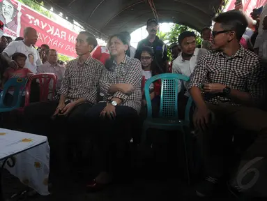 Jokowi didampingi istri, Iriana Widodo mengunjungi Kampung Nelayan Indah di Medan, Selasa (10/6/14). (Liputan6.com/Herman Zakharia)