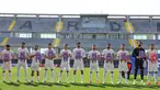 Para pemain timnas Iran melakukan aksi simbolis dengan membawa tas sekolah sebelum melakoni laga uji coba melawan Nigeria di Stadion Corendon Airlines Park, Antalya, Turki, Jum’at, 27 Maret 2026. (AP Photo/Riza Ozel)
