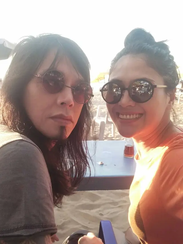 Beda Usia 16 Tahun, Ini 6 Potret Ovy /Rif dan Istri