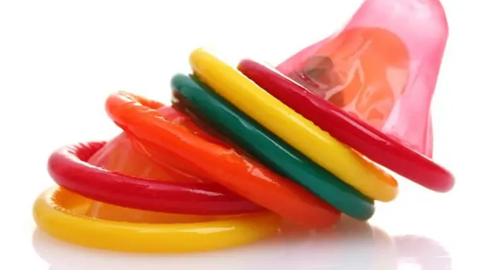 [Bintang] Kondom Selamatkan Nyawa Pria yang Telan Tutup Botol, KoK Bisa?