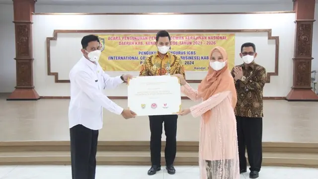 Jadi Istri Bupati, Ini 6 Potret Chacha Frederica Setia Dampingi Suami