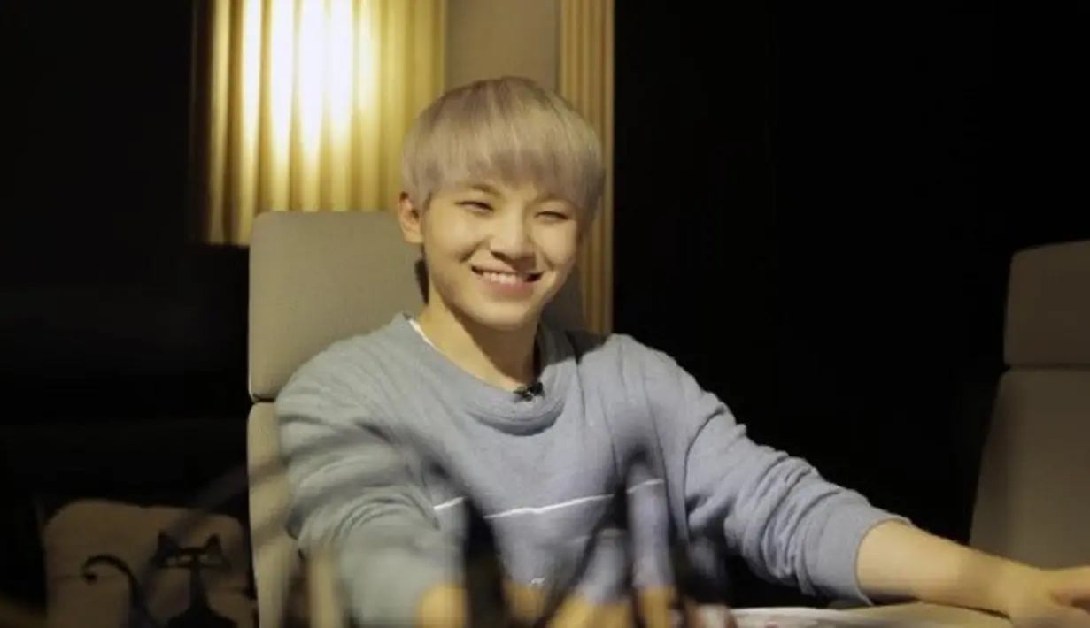Selain tampan, Woozi punya wajah yang imut. Hal tersebut membuat banyak orang mengira jika ia adalah maknae dari Seventeen. (Foto: Soompi.com)