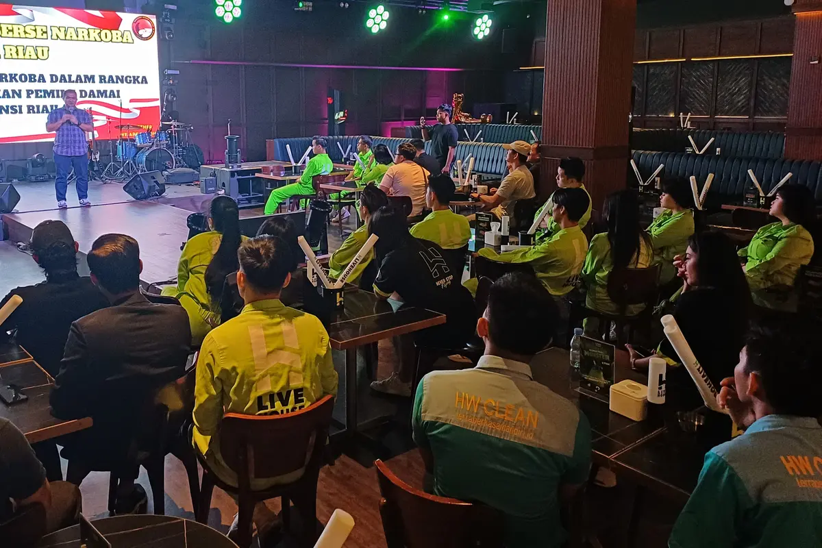 Sosialisasi bahaya narkoba oleh Polda Riau di salah satu tempat hiburan malam Pekanbaru.