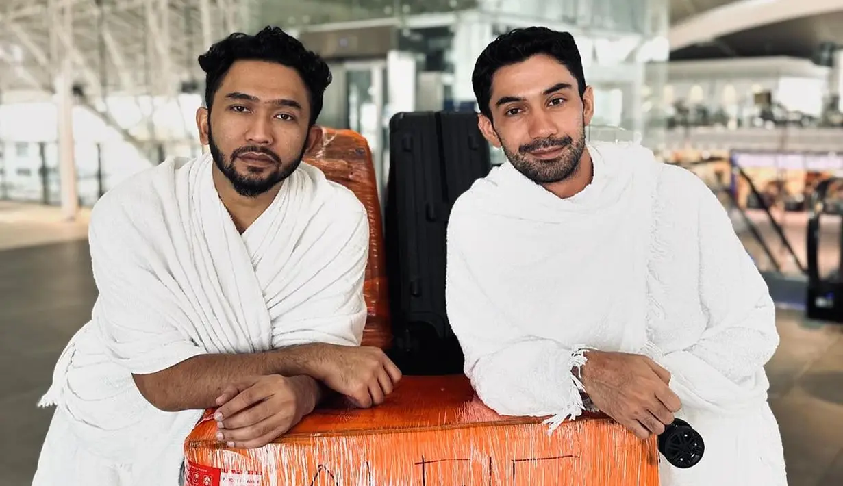 Pesona Reza Rahadian memang tak pernah main-main. Tampaknya kali ini ia sedang menumbuhkan kumis dan jenggotnya. [Foto: Instagram/alfiealfandy]