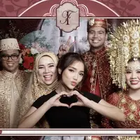Tampilan Fuji An Setelah Seharian Berkebaya di Pernikahan Kakaknya Frans Faisal dan Indah. [@fuji_an]