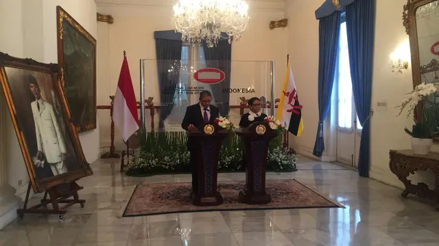 Menteri Luar Negeri RI Retno Marsudi saat menerima kunjungan kerja Second Minister of Foreign Affairs & Trade Brunei Darussalam Erywan Yusof (Liputan6.com/Teddy Tri Setio Berty)