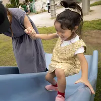 Mengajak anak aktif bergerak bukan hanya soal kesehatan fisik saja namun juga menjadi kunci utama dalam menstimulasi kecerdasan otak. [Dok/Freepik.com].